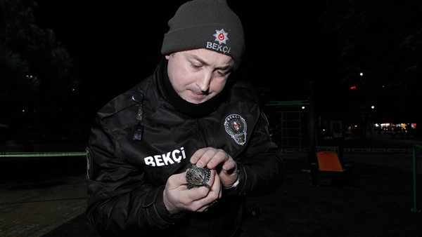 Samsun'da fırtına ağaçları devirdi çatıları uçurdu