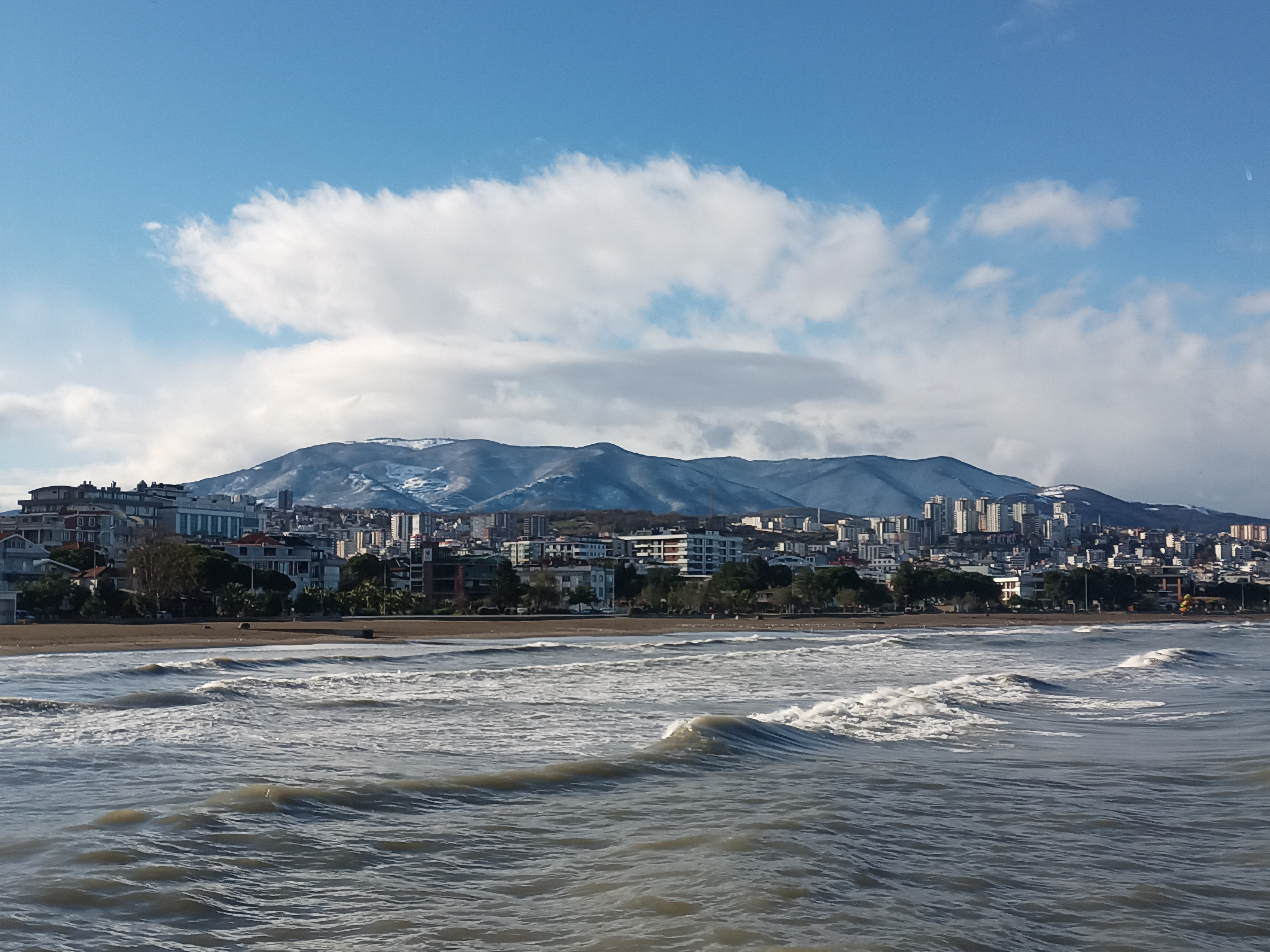 Samsun'da kar, kumsal ve deniz bir araya geldi