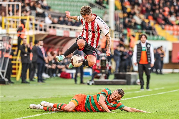 Samsunspor Alanyaspor'a mağlup oldu