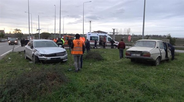 Samsun’da iki otomobil çarpıştı