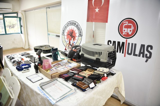 Samsun'da tramvaylarda unutulan eşyalar şaşkınlık yaratıyor