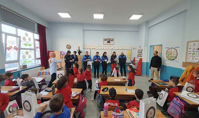 Samsun İl Emniyet Müdürülüğü'nden miniklere yılbaşı süprizi