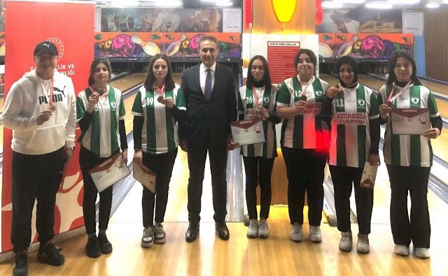 Alaçam Şadiye Muzaffer Turhan Anadolu Lisesi bowling Karadeniz birincisi