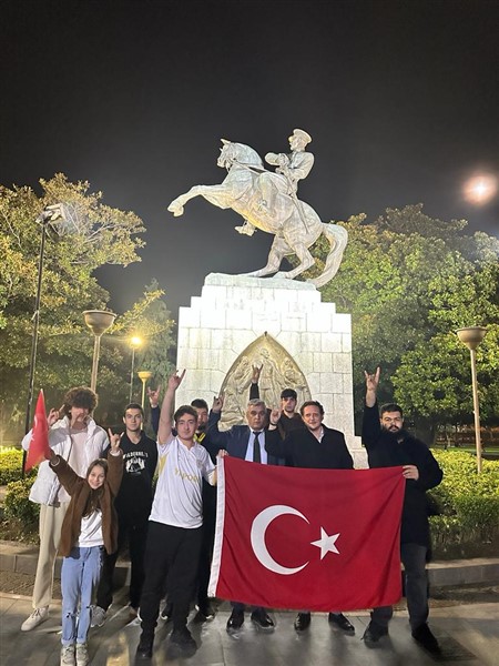 Samsunlular Süper Kupa iptali sonrası Atatürk Anıtı'na koştu