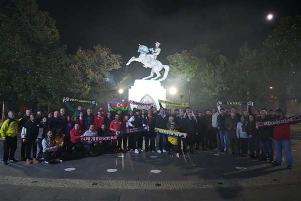 Samsunlular Süper Kupa iptali sonrası Atatürk Anıtı'na koştu