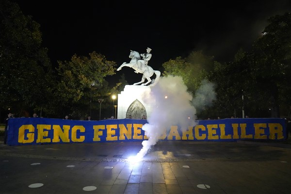 Samsunlular Süper Kupa iptali sonrası Atatürk Anıtı'na koştu