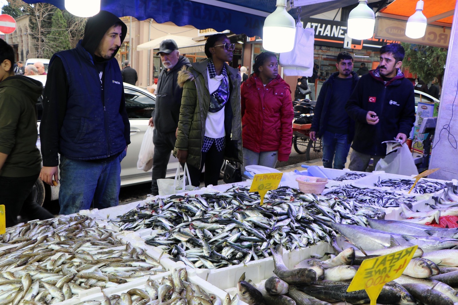 Samsun'da yılın son günü balıkçı tezgahları hareketlendi