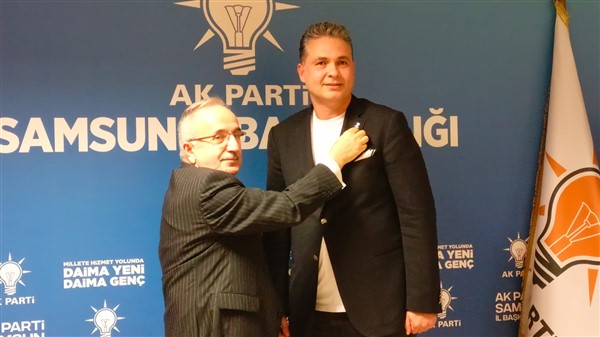 Samsun'da AK Parti'ye katılan 12 kişiye rozet takıldı