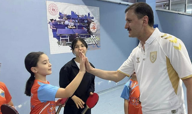 Yahya Çınkıl'a gençlerden büyük ilgi