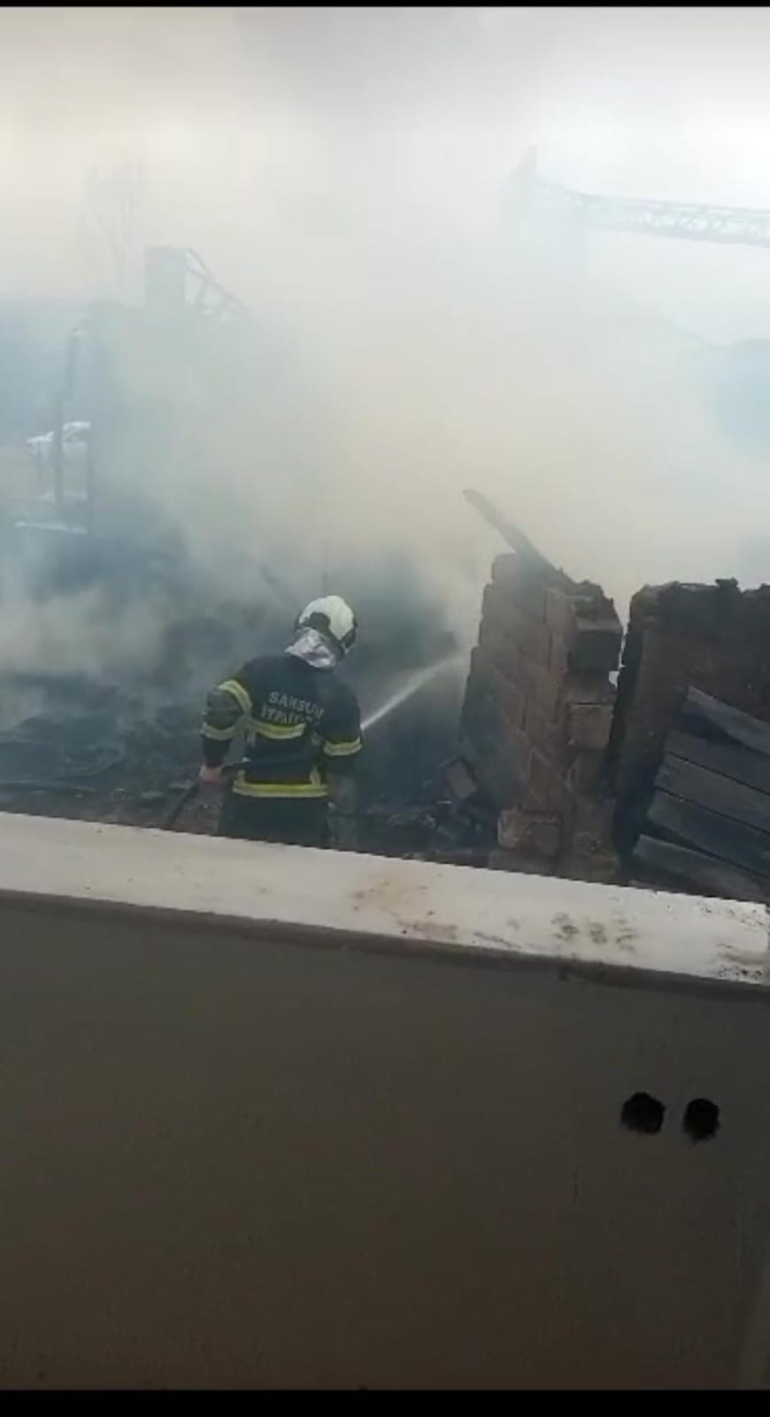 Samsun'da ev yanarak kül oldu