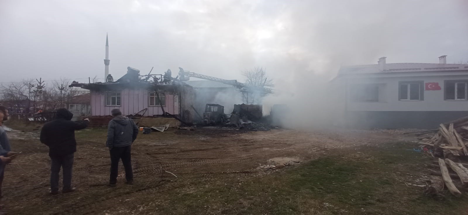 Samsun'da ev yanarak kül oldu