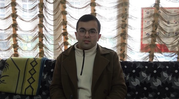 İki aracın ezdiği kedinin yardımına esnaf koştu