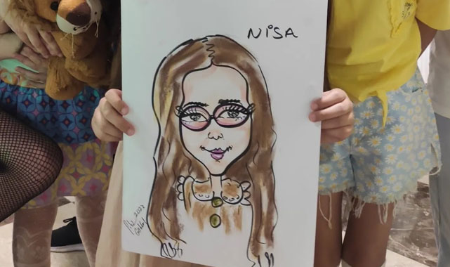 Muhasebecilikten resim yapmaya geçiş yapan yetenekli kadın