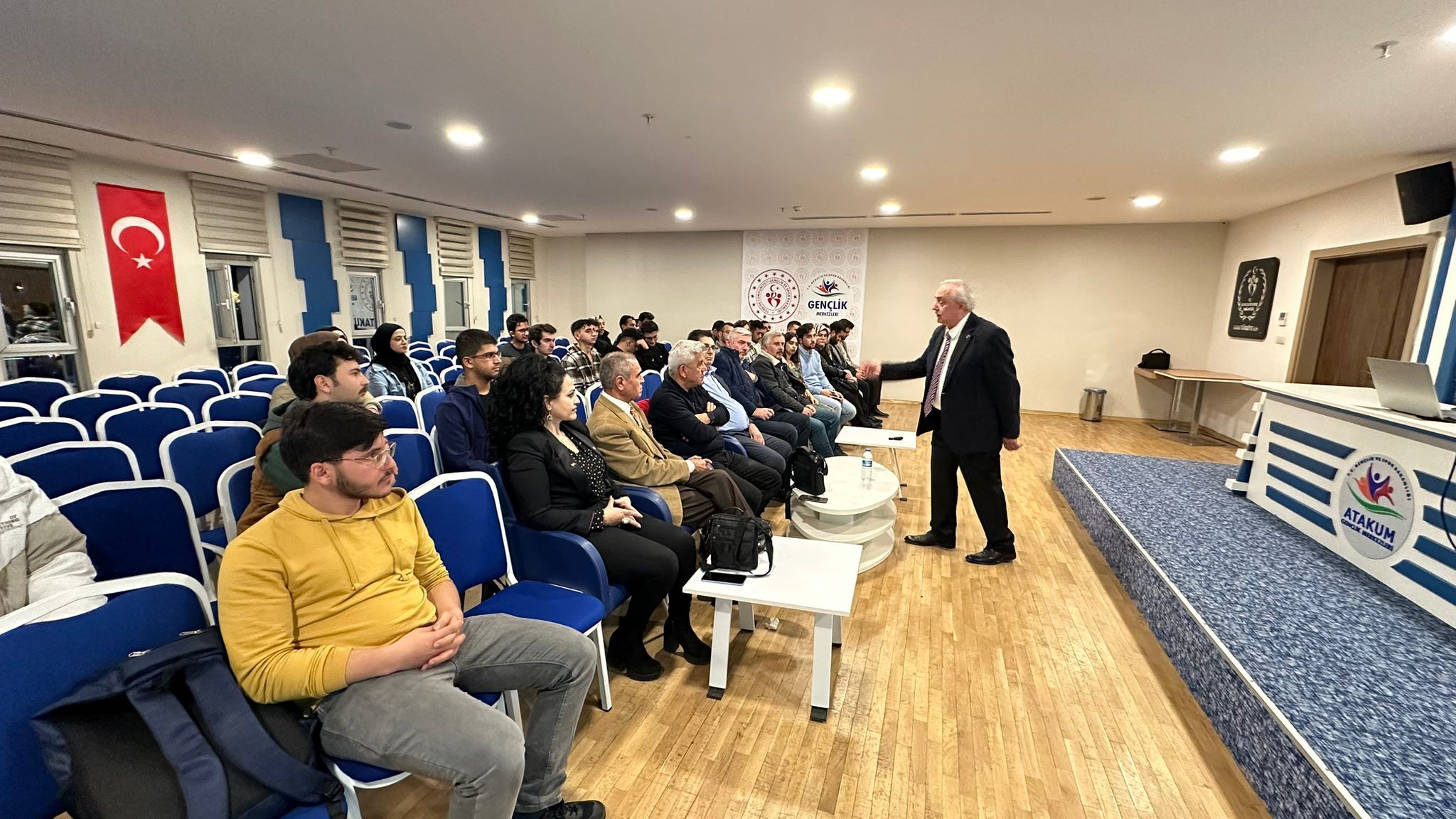 Prof. Dr. Yusuf Demir'den gençlere: Alçakgönüllülük, değerlerin temelidir