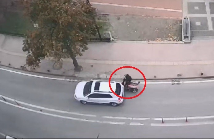 Samsun'da can pazarı! Aniden duran sürücü, motosikletliyi ezip geçiyordu