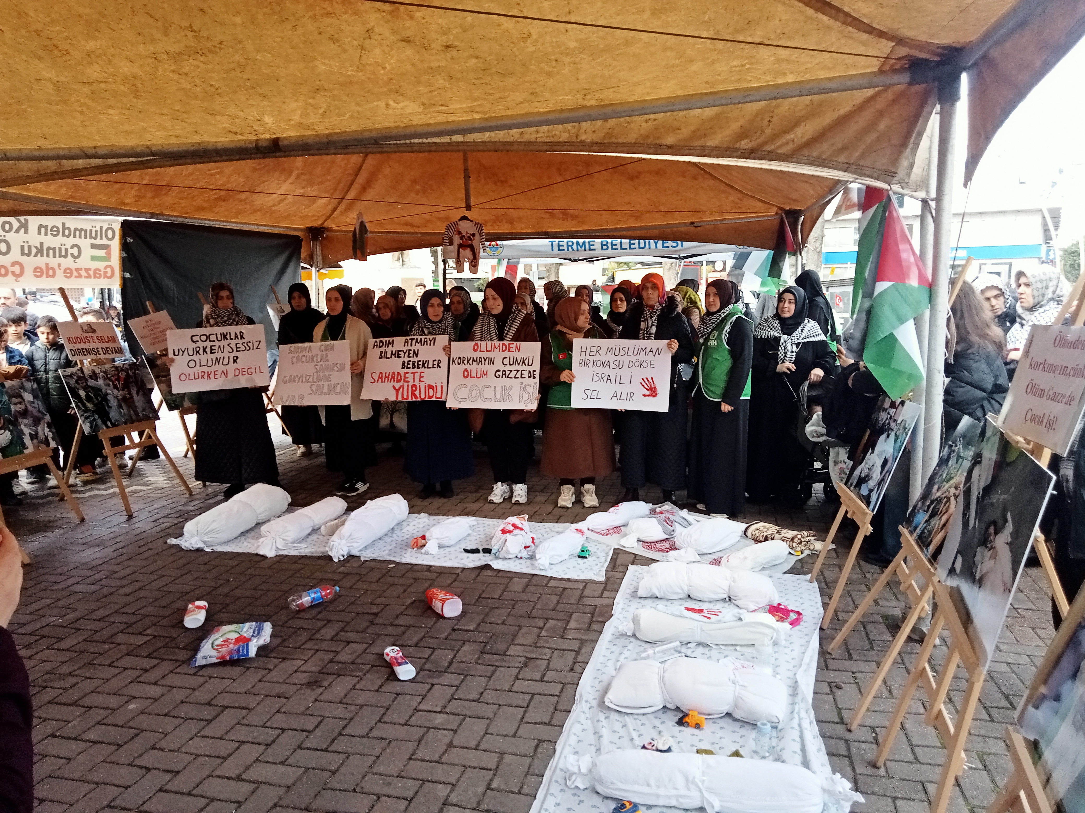 Terme'de Gazze'ye yönelik saldırılara dikkat çeken resim sergisi