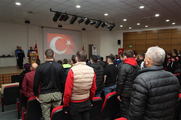 Samsun'da polisten motosiklet sürücülerine eğitim    