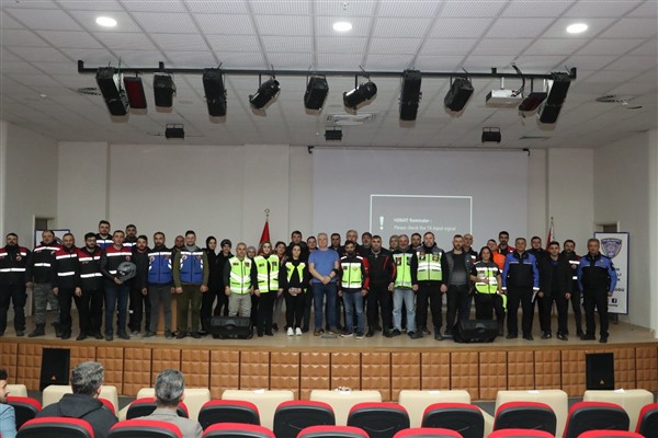 Samsun'da polisten motosiklet sürücülerine eğitim    