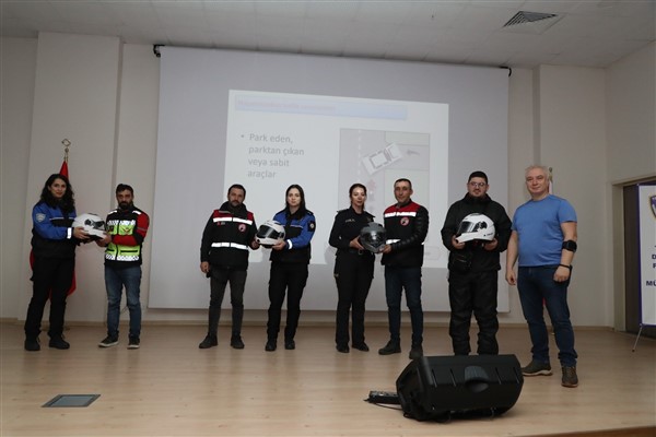 Samsun'da polisten motosiklet sürücülerine eğitim    