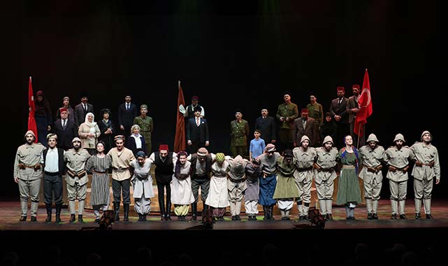 Samsun'da 'Cumhuriyete Doğru' oyunu büyük ilgi gördü