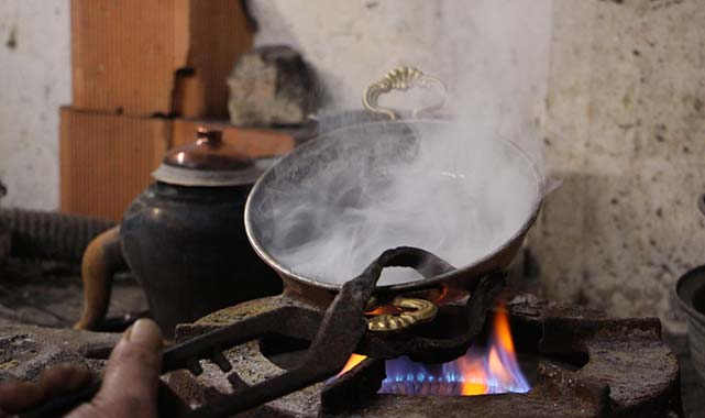 Samsun'da kalay ustası: Gençler ilgisiz ama kalay işleri patlama yaşıyor!