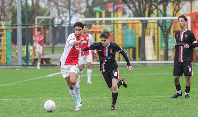 Uğur Okulları'nın gururu: Samsunspor Akademi şampiyon!