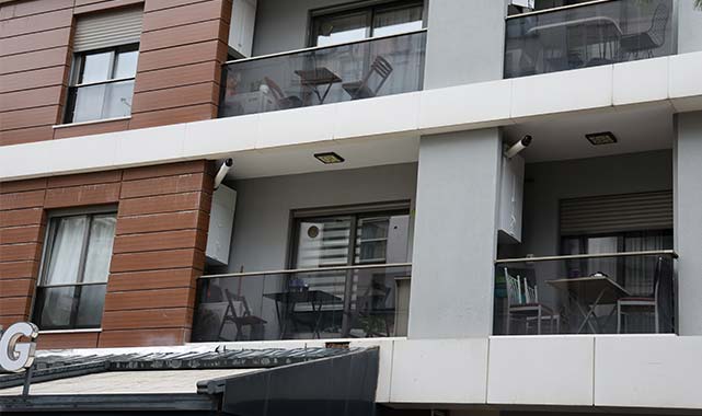 İzmir'de korkunç cinayet: Kocasını kalbinden bıçakladı!