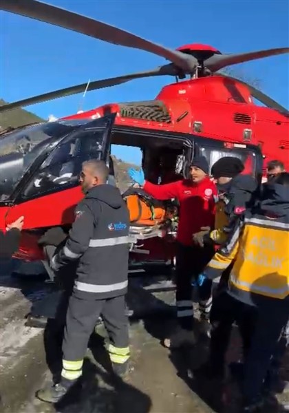 Elektrik akımına kapılan kişi ambulans helikopterle hastaneye kaldırıldı