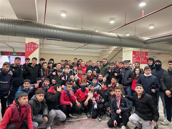 Cevat Öncü Samsunspor maçını tribünden takip etti