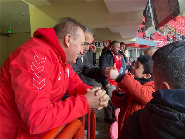 Cevat Öncü Samsunspor maçını tribünden takip etti