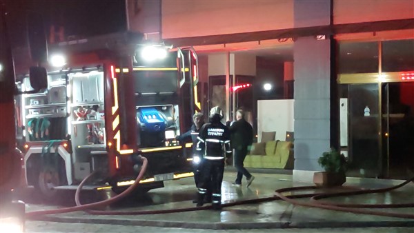 Samsun'da mefruşat mağazasının çatısı yandı