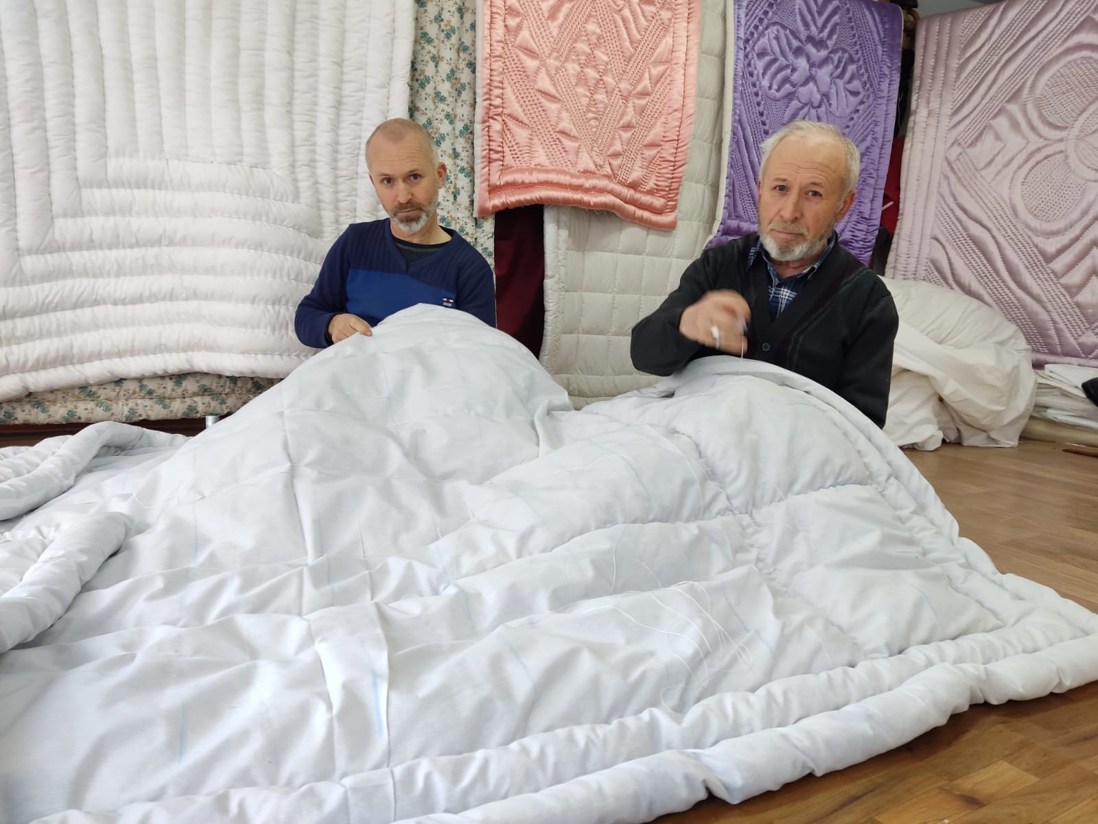 Baba-oğul yorgancılar! Samsun'da 50 yıllık usta eleman bulamıyor