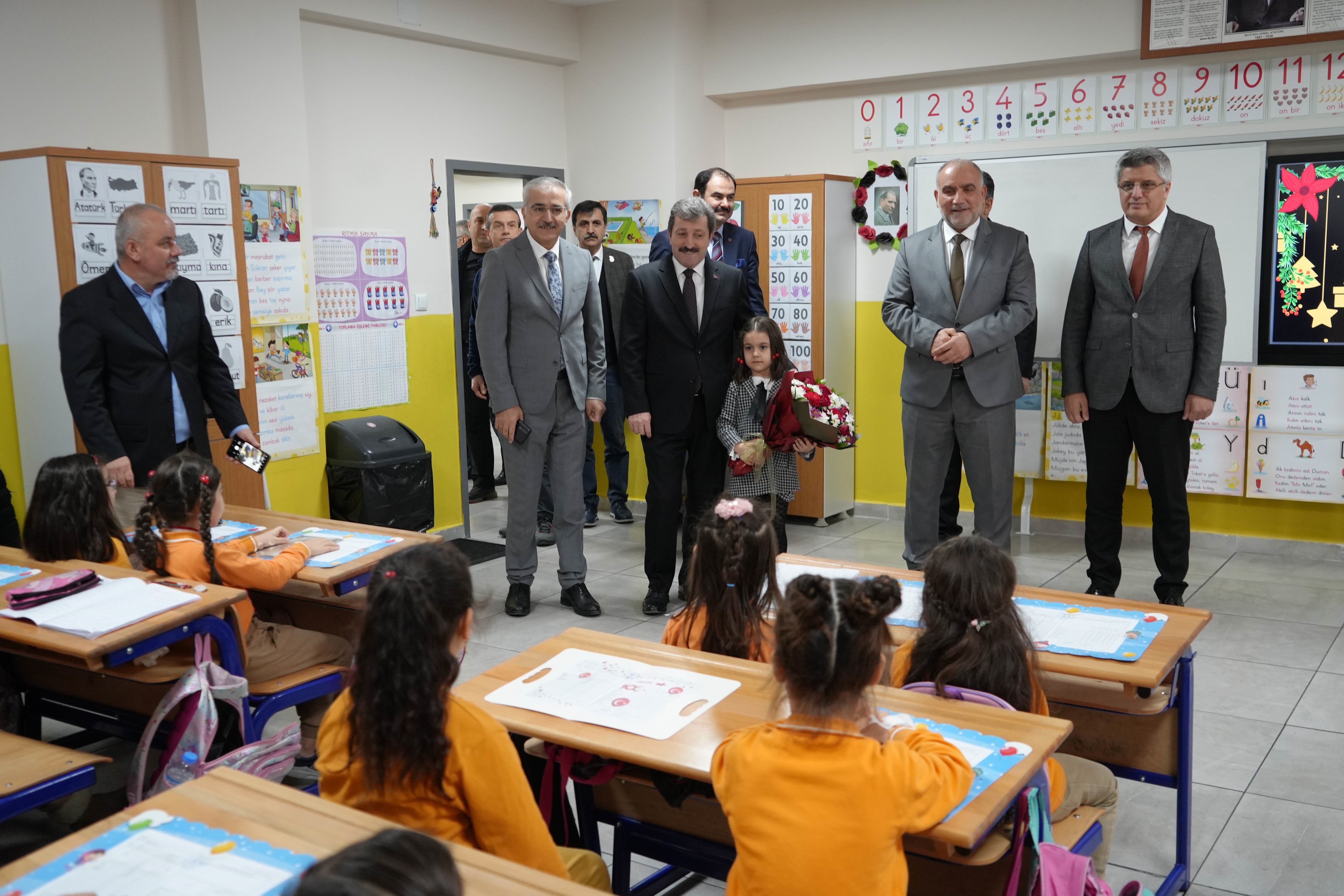 Samsun'da binlerce öğrenci karne aldı