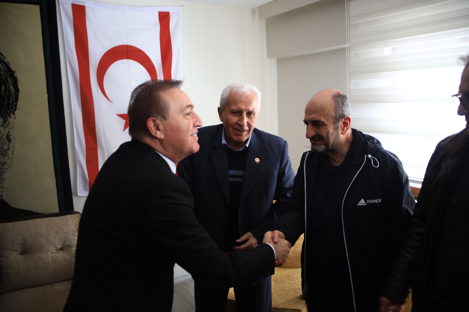 Cevat Öncü’den Demir’e: Günaydın başkanım 4,5 yıldır neredeydiniz?