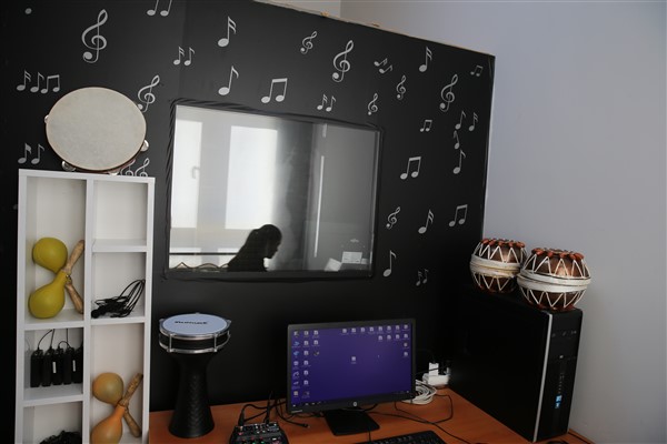 Atık ürünlerden stüdyo yaptılar