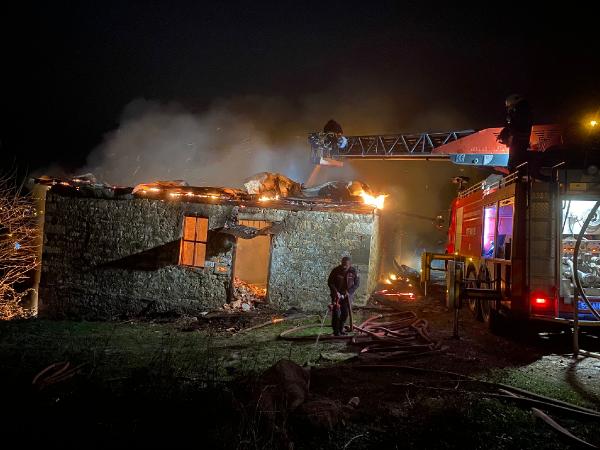 Samsun'da tarihi konak alev alev yandı!