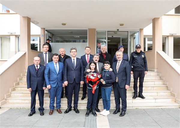 Samsun Valisi Orhan Tavlı'ya kılıç hediyesi  