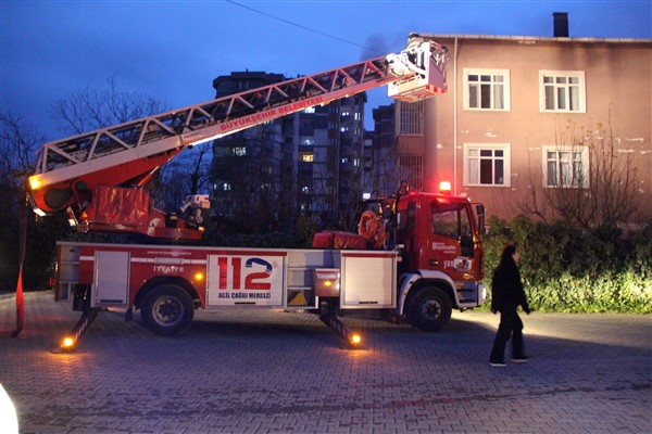 Samsun'da ev yandı 4 kişi dumandan zahirlendi