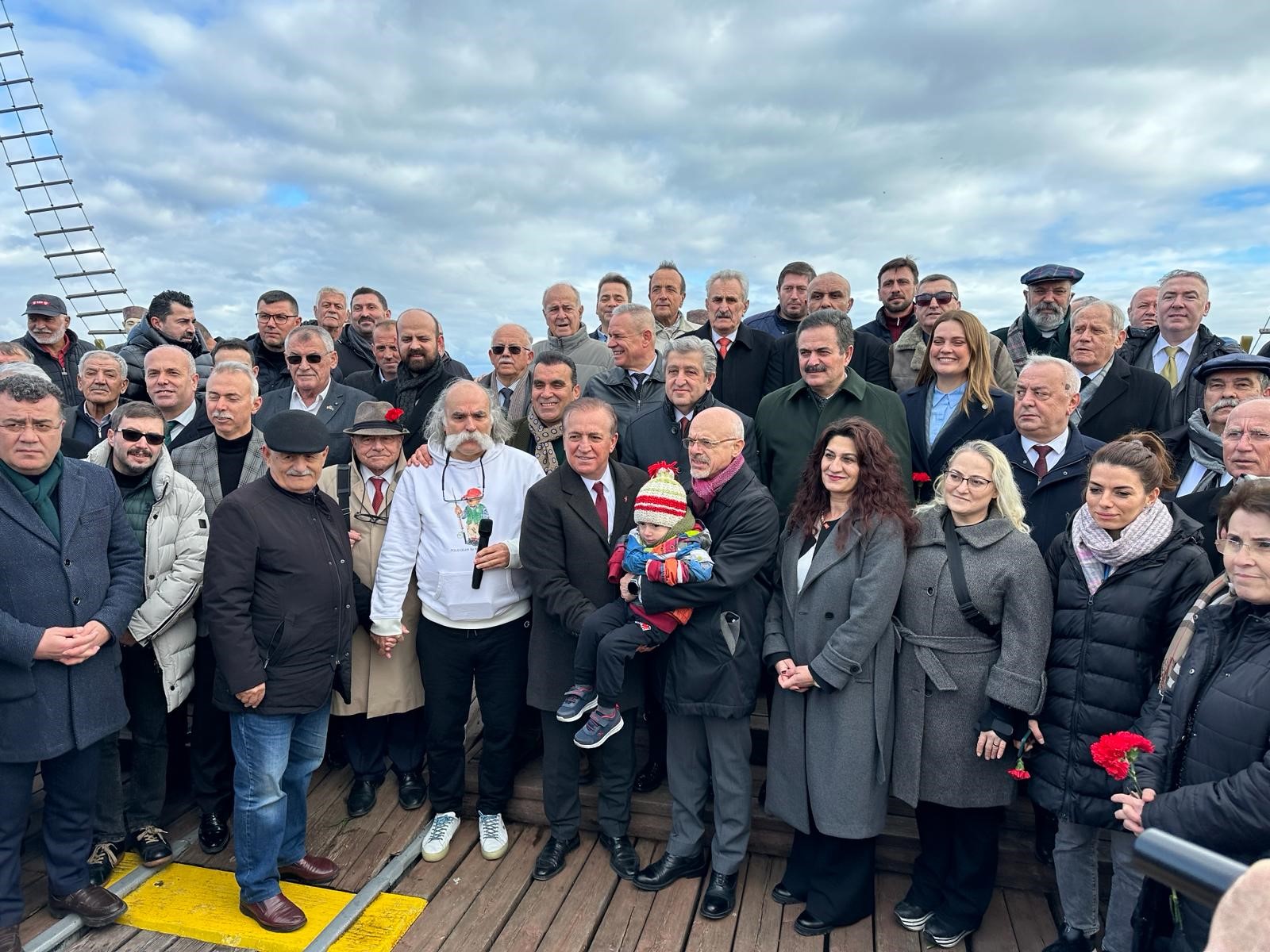 Samsun'da Mübadiller denize karanfil bıraktı