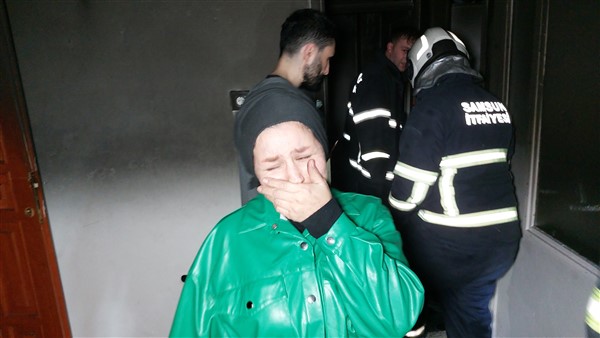 Yangında ölen kedi ve kuşları için ağladı