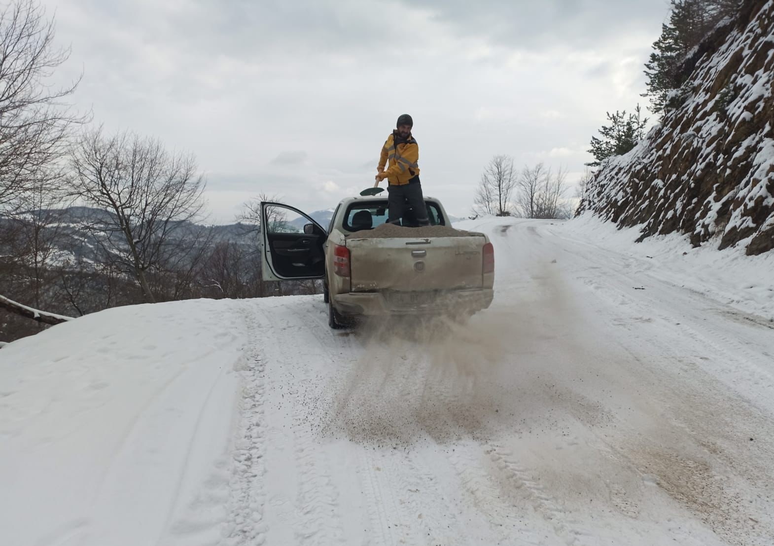 Samsun'da 16 mahalle yolu yeniden açıldı