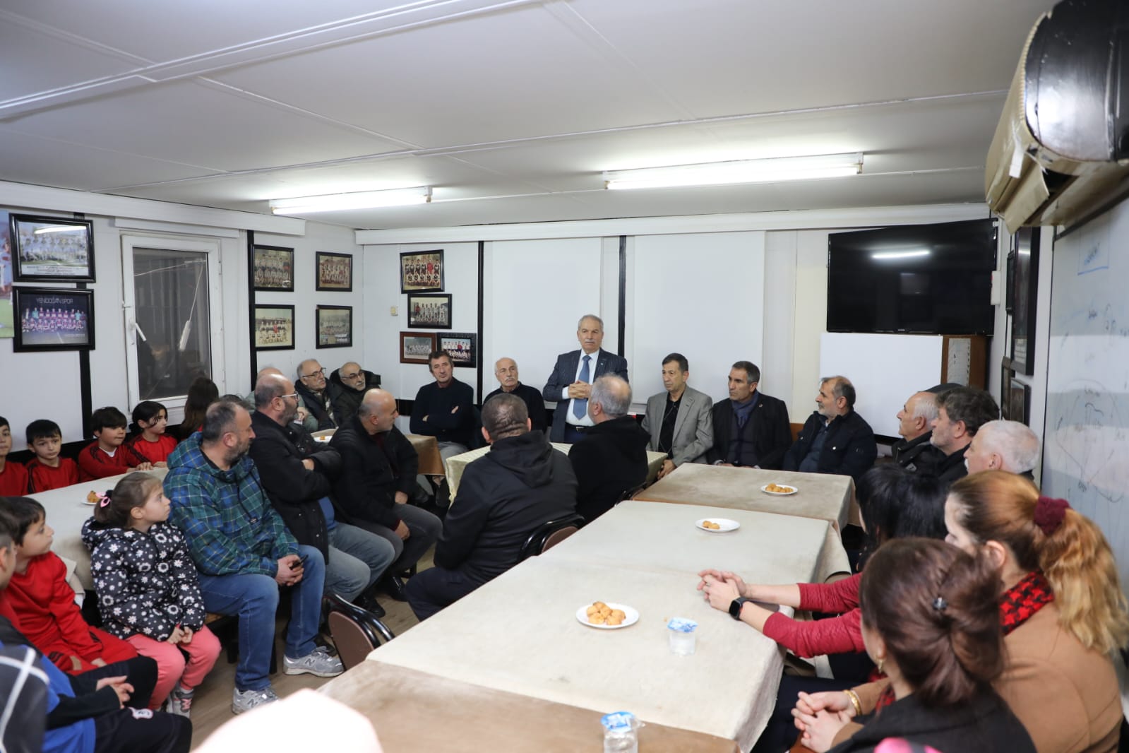 Necattin Demirtaş minik sporcularla bir araya geldi