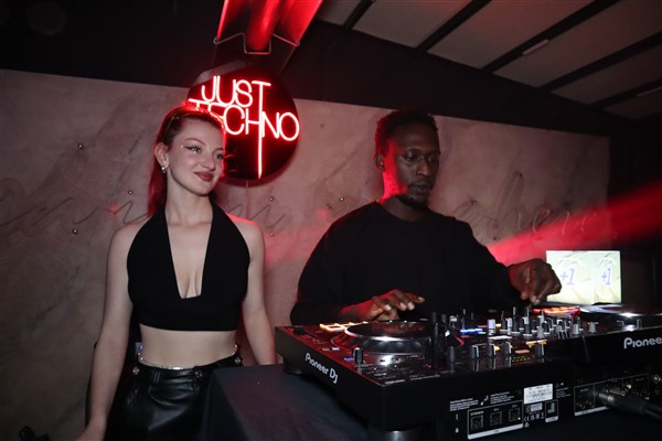 Just Techno'nun Can'ına teknolu yaş günü