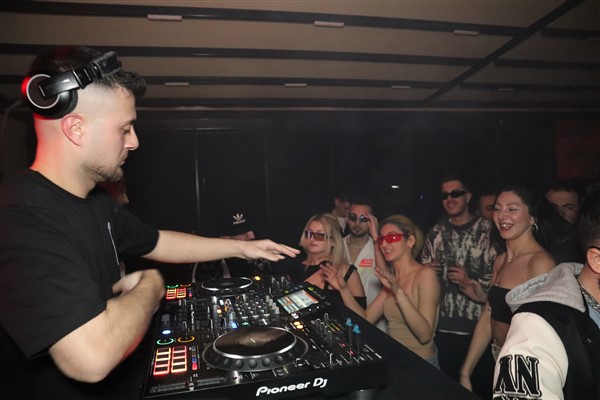 Just Techno'nun Can'ına teknolu yaş günü