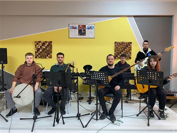 Samsun'da lise öğrencileri konserden elde ettikleri geliri deprem bölgesine bağışlayacak