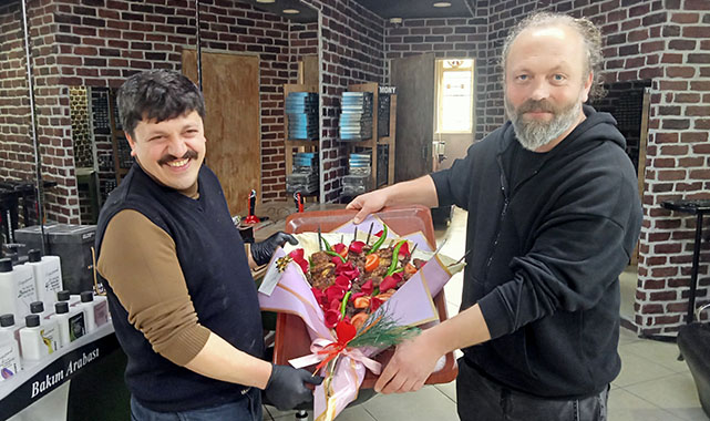 Samsun'da Sevgililer Günü'nde eşine "ızgara buketi" gönderdi