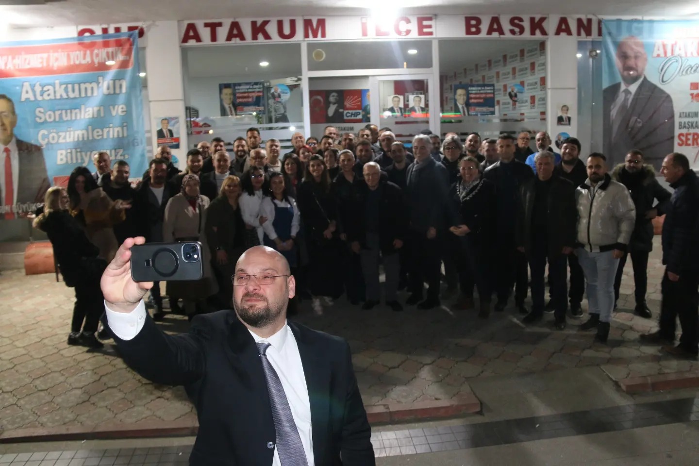Atakum'da CHP adayı Serhat Türkel'e doğum günü sürprizi