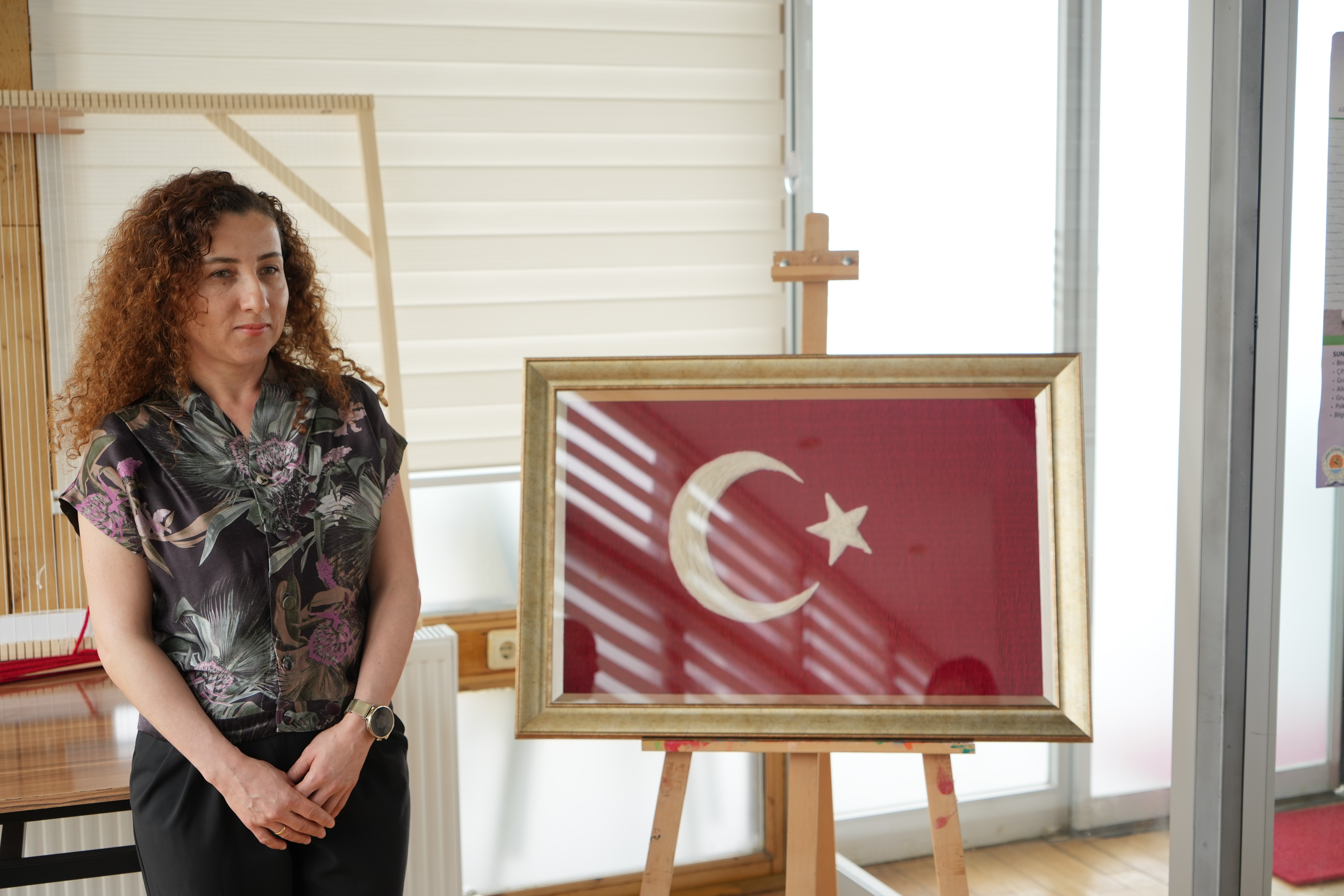 Samsun'da hemşireden Alper Gezeravcı'nın annesine özel Türk Bayrağı