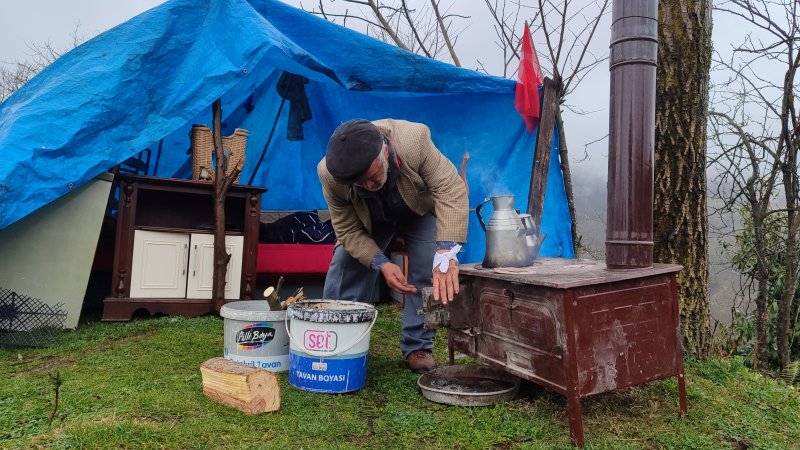 Samsun'da dram! Yaşlı adam kış günü sokakta kaldı