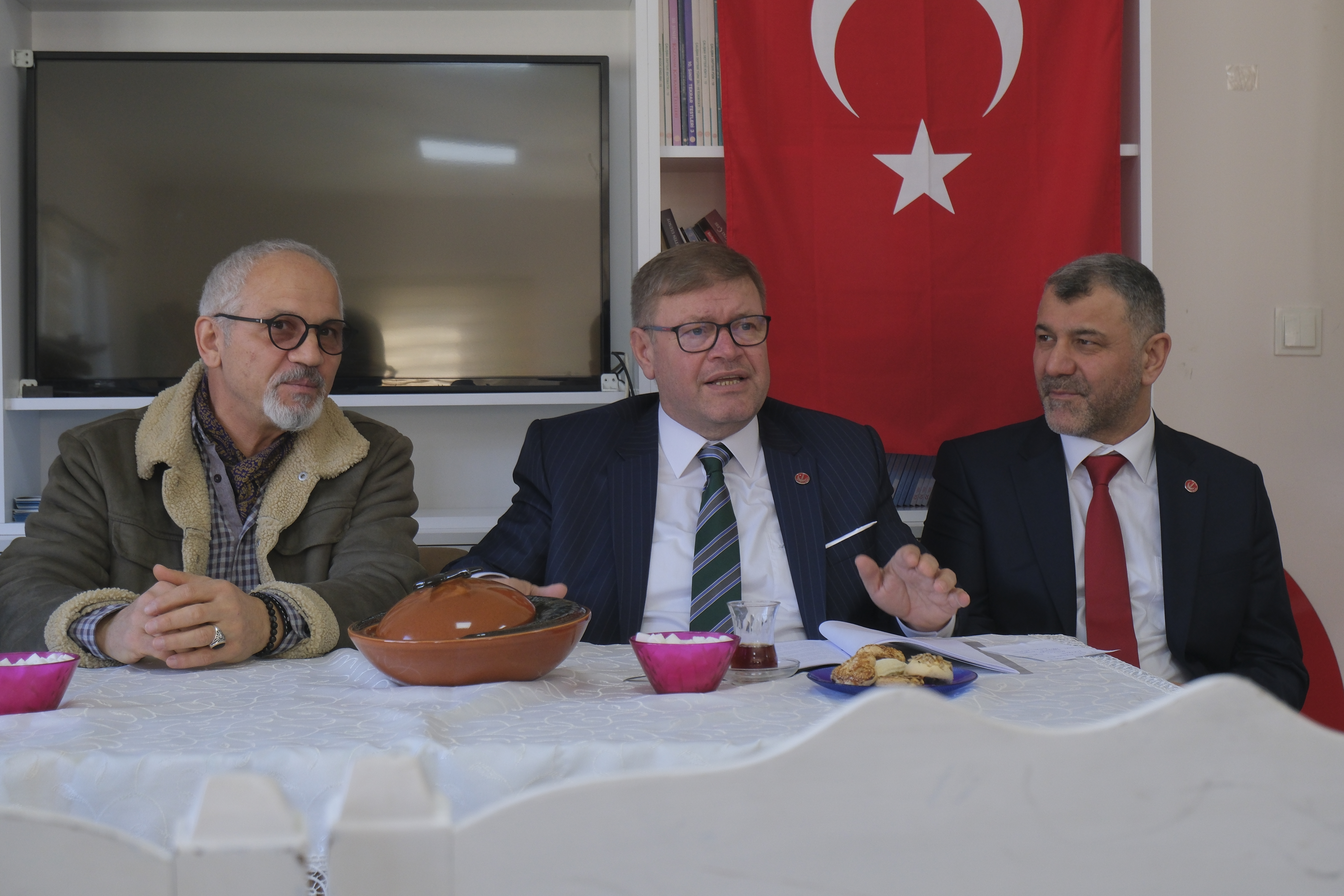 Adem Güney: Bugüne kadar yaptığınız belediyecilik gerçek değil miydi?